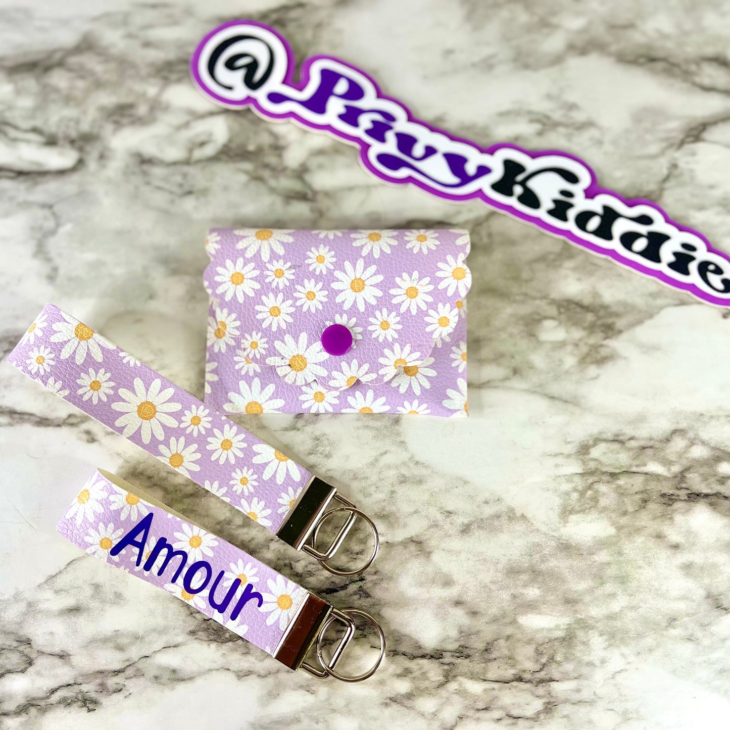 Daisy Girl - Wristlet Keychain